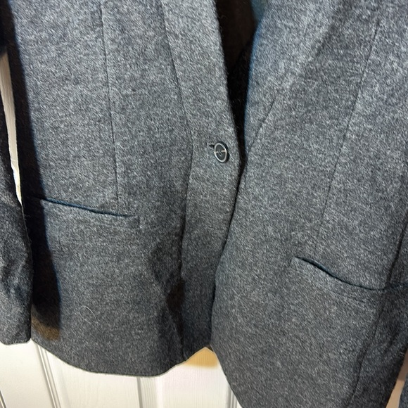 Size 6, 100 percent wool club Monaco blazer - Picture 3 of 5